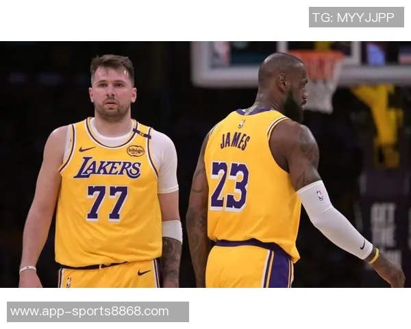 半场战报狄龙狂砍23分布克意外伤退太阳领先湖人14分东契奇27分老詹仅得4分 半场战报狄龙狂砍23分布克意外伤退太阳领先湖人14分东契奇27分老詹仅得4分